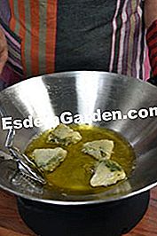 Gigitan Amaranth - (dengan) Samosas goreng dalam kuali