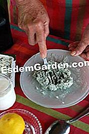 Buffet de verduras - (queso) Aplastar a Roquefort con un tenedor