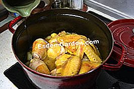 Fricassee ayam dengan lobak merah dan buah zaitun - (lobak) Fricassee ayam dengan lobak merah dan buah zaitun: fricassee