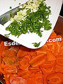 Clafoutis với cà rốt - (trong) Thêm tỏi và mùi tây