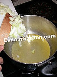 Crema de anghinare din Ierusalim - (crema) adăugarea de ceapă