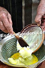 Croccantezza di nocciole - (questa) Incorporazione nel burro fuso
