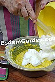 Arroz y pudín de frambuesa - (frambuesa) incorporación de blancos en la nieve