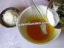 Flaugnarde dengan kiwi - (kiwi) Tambah gula