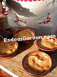 Gratinado de caqui Mascarpone - (gratinado) Espolvorear moldes con azúcar moreno
