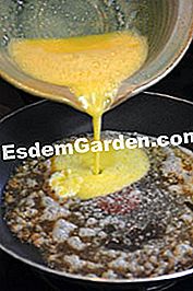 Angelica omelet - (angelica likør) Madlavning af omelet