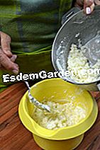 Beras dengan aprikot - (beras) Mencampur beras dengan putih di dalam salji
