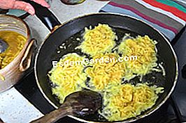 Domba panggang dengan sos bawang putih hijau dan penkek kentang - (domba) bahan-bahan
