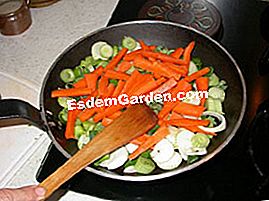 Bønnesuppe - (bønnesuppe) Brun grøntsagerne i panden