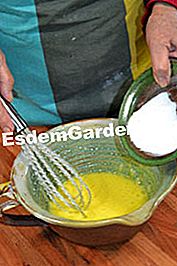 Genoise dengan clementines - (minit) Campurkan gula dan kuning telur