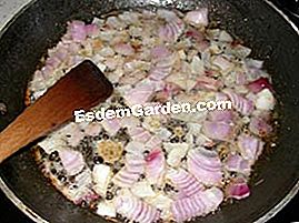 Lamb tajine dengan quince - (tajine) bawang perang