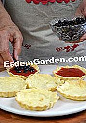 Tartellette di ribes nero - (minuti) Tartellette di ribes nero: nero