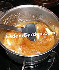 Tartlet dengan buah-buahan kering - (buah-buahan) Cairkan mentega, gula dan madu