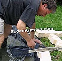 Mengubah kolam taman - (dengan) Batu-batu di peringkat semangat