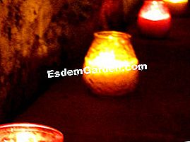 Obor dan lilin di taman - (yang) Botol lilin yang berwarna-warni